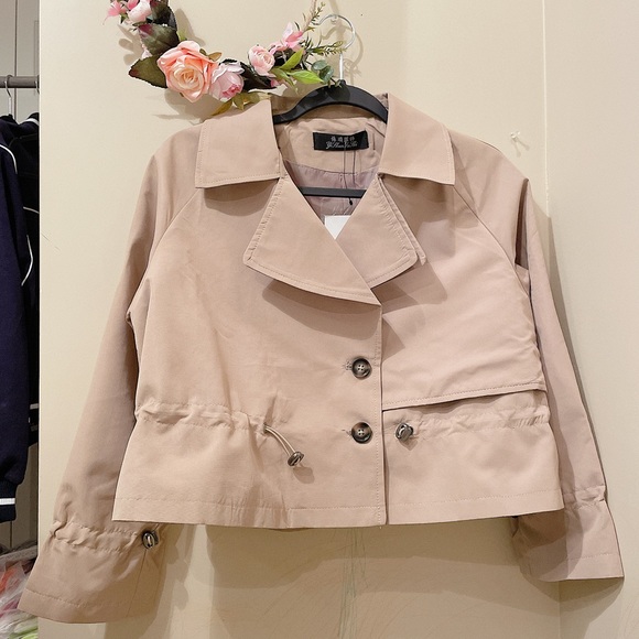 NEW WITH TAG Cropped blazer - Picture 3 of 8